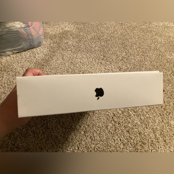 Apple iPad 7th generation Wi-Fi 32 gb product box and instructions - Picture 7 of 10